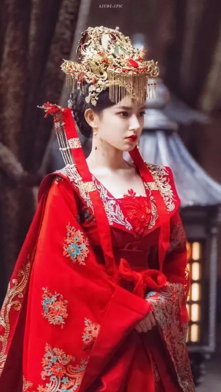 盤點那些戴鳳冠霞帔,絕色美人,有你喜歡的嗎 盤點那些戴鳳冠霞帔,絕色美人,有你喜歡的嗎