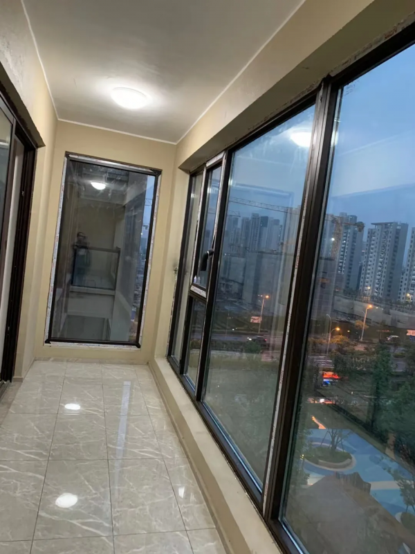 每天一個案例分享丨大大的落地窗為空間通透與開闊錦上添花