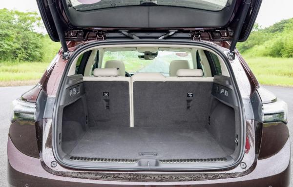 試駕別克昂科威S，2.0T引擎支援可變缸技術，後備箱容量成短板！