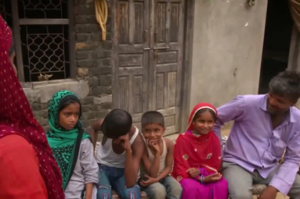 印度可惡的人販子：把12歲少女孩，賣給70歲老頭