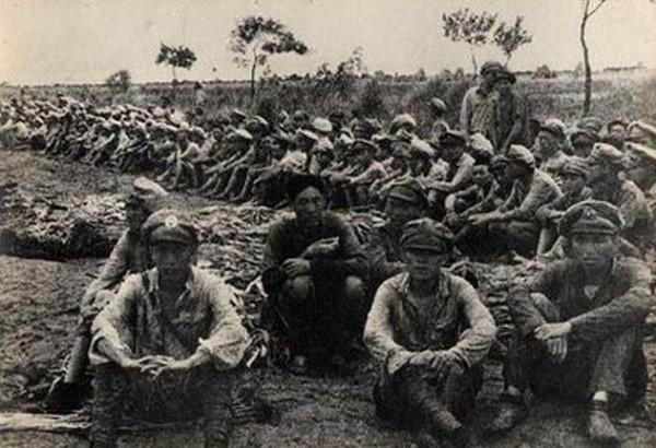 警衛員不讓毛主席挑糧，說是朱軍長說的，毛主席：你莫聽他那一套