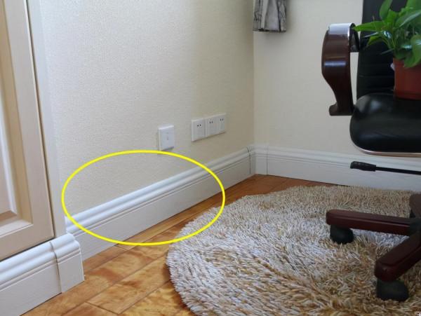 很多人家裡都不安地暖了，改用踢腳暖，比地暖安裝簡單，升溫還快