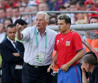 雙尾獅的輝煌：捷克足球歷史最佳陣容，兩個金球獎球星驅動中場