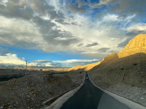 從人背畜馱到一日千里,看西藏交通的歷史性跨越 從人背畜馱到一日千里,看西藏交通的歷史性跨越