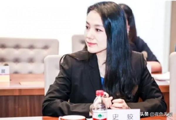 北大美女教授史蛟：美貌和智慧兼具，39歲未婚引學生焦慮