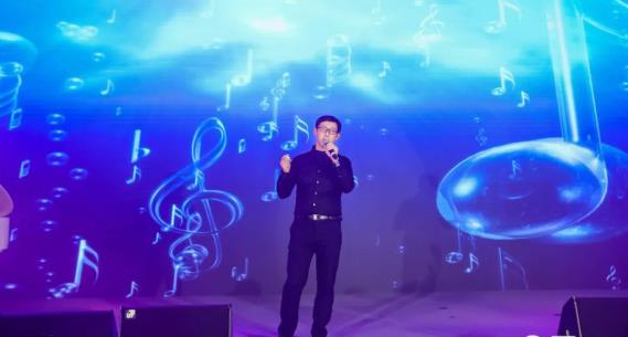 復旦大學教授張軍平：&OpenCurlyDoubleQuote;AI界的周杰倫&rdquo;，從學術牛人到科普達人