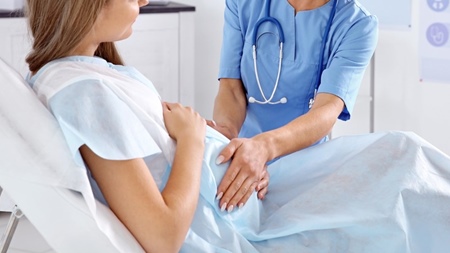 臨近預產期，吃螃蟹，山楂能催生？分娩時準媽媽應該怎麼吃才好