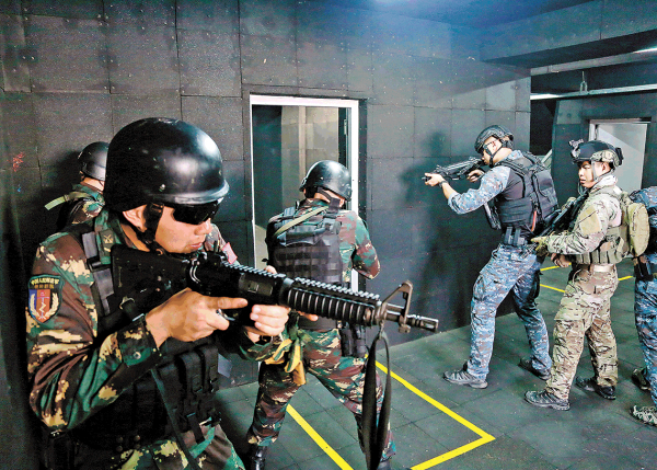 紐約世貿大廈是怎麼倒塌的，究竟是飛機撞擊，還是定向爆破？