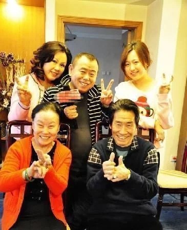 帶你看看潘長江的豪宅，日子節儉，在家像個小老頭