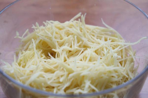 不用和麵的懶人早餐，3個土豆就搞定了，好吃還拉絲