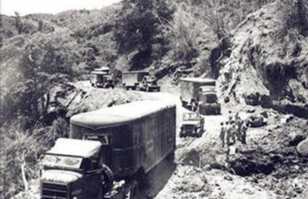 5年前，雲南一村民上山採藥，結果發現：多具軍人遺骸裝在油桶裡