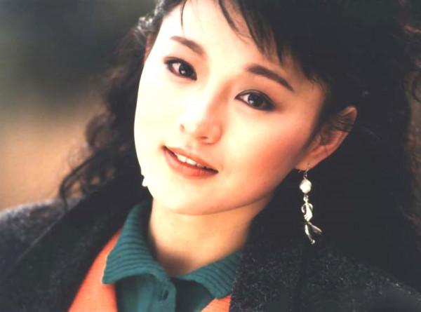 36歲嫁入豪門,6年後被曝出軌“乾兒子”,前夫的話讓她身敗名裂 36歲嫁入豪門,6年後被曝出軌“乾兒子”,前夫的話讓她身敗名裂