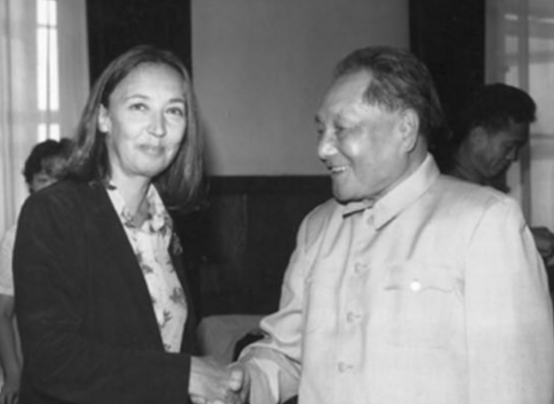 80年記者犀利提問鄧小平:會保留毛主席像嗎?鄧小平7字回答受贊 80年記者犀利提問鄧小平:會保留毛主席像嗎?鄧小平7字回答受贊