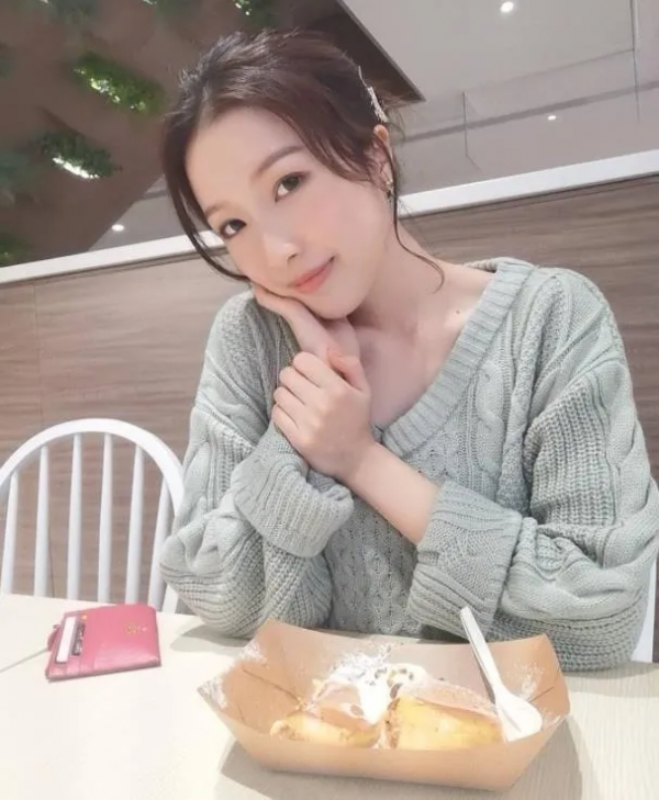 過氣港姐的窘況：線上求工作、身材嚴重發福，吃五塊錢麵包當晚餐