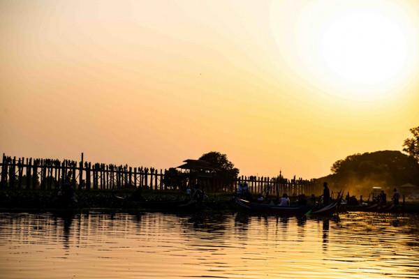 緬甸有座柚木做的橋，未使用一顆鐵釘，是世界十大最美日落地之一