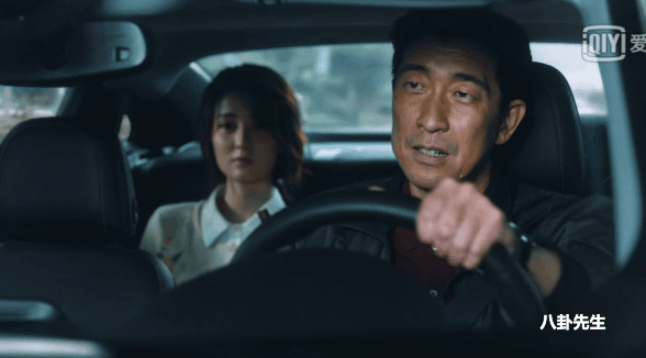 《開端》原來是這樣拍出來的？公交車外全是螢幕，為真實燒三輛車