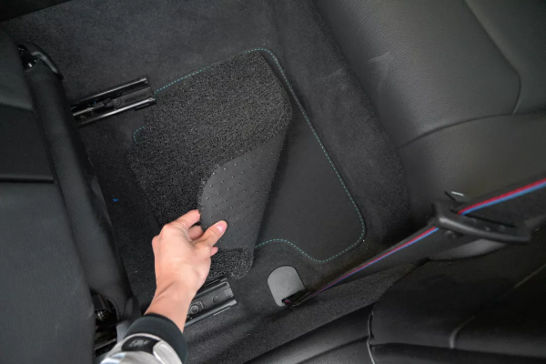 純正寶馬駕控,短小車身,前置後驅,4.2秒破百——二手 寶馬M2 純正寶馬駕控,短小車身,前置後驅,4.2秒破百——二手 寶馬M2