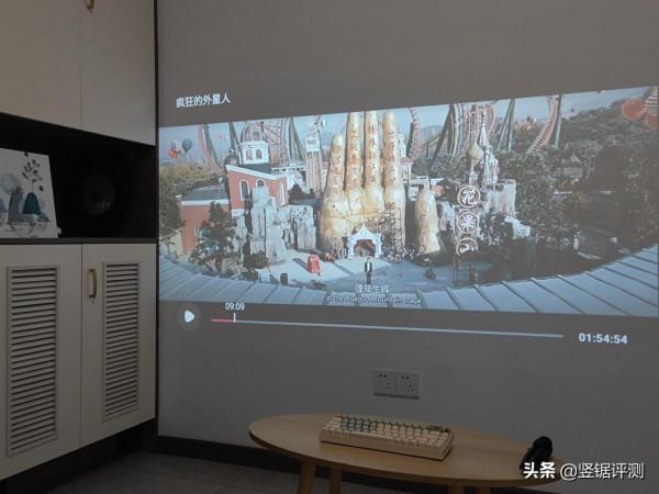千元價格，體驗有些“超格”的智慧投影儀：萬播T6 Max深度評測