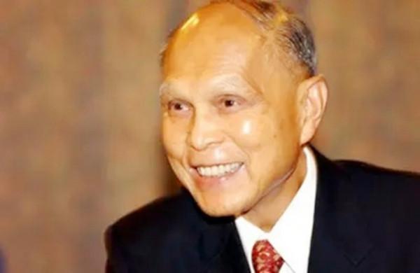 霍英東患癌後：來北京治療，常穿運動裝，愛喝桔子汁