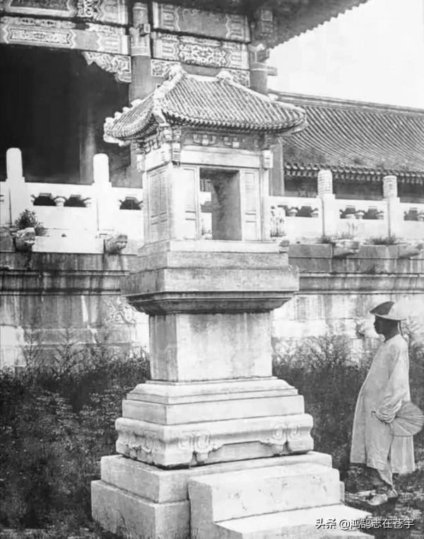 晚清老照片:青樓女子替闊少打麻將,地主婆趴在墳前號啕大哭 晚清老照片:青樓女子替闊少打麻將,地主婆趴在墳前號啕大哭