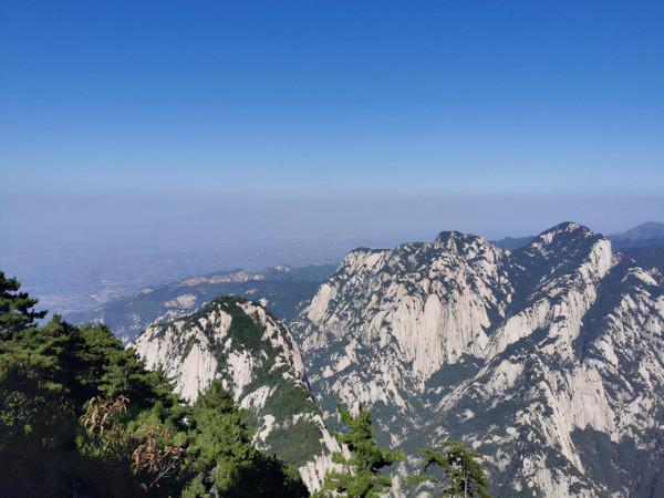 仙掌崖在華 山東 峰 仙掌崖在華 山東 峰