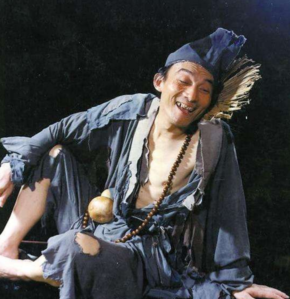 遊本昌：6歲與佛結緣，52歲演濟公，晚年為何賠光家產剃度出家？