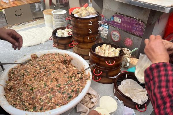 廣東大爺賣早餐，只做兩樣小吃，卻火了20年，食客：就認這個味