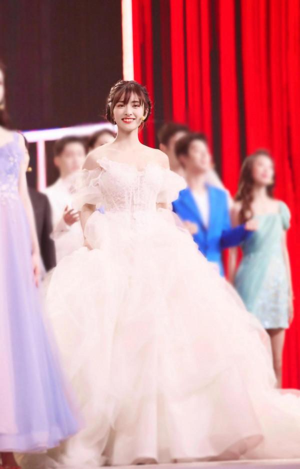 金雞獎女星紅毯造型，一個比一個驚豔