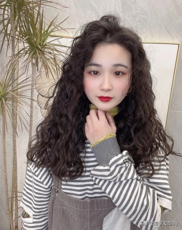 2022髮型怎麼整？燙卷卷最洋氣，好處多多不要錯過