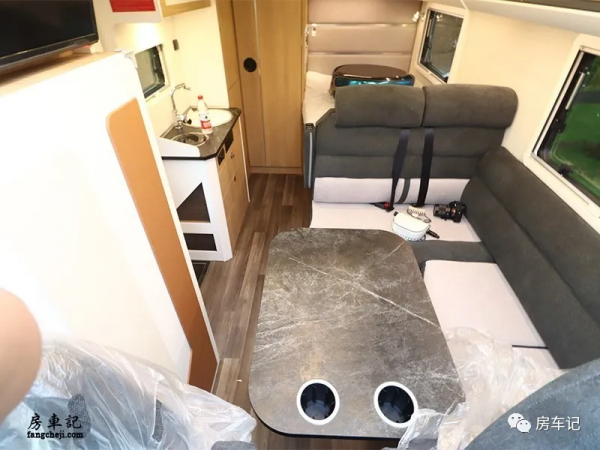 時尚美學兼顧!小身材大味道!2021款宇通C520小頂房車 時尚美學兼顧!小身材大味道!2021款宇通C520小頂房車