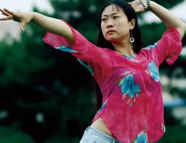 芙蓉姐姐近照曝光驚豔眾人：從扮醜遭群嘲到身價過億，她靠什麼？