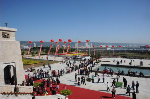 2003年，5位村民挖出27件國寶，揭開西周歷史疑案，政府獎勵20萬