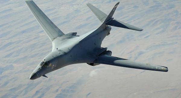 三個訊息：烏克蘭擴張軍備，美軍艦開進黑海，馬克龍拒絕指責俄