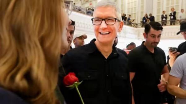 蘋果官翻是鍍金？某魚賣八百多的iPhone 8搖身一變賣兩千塊