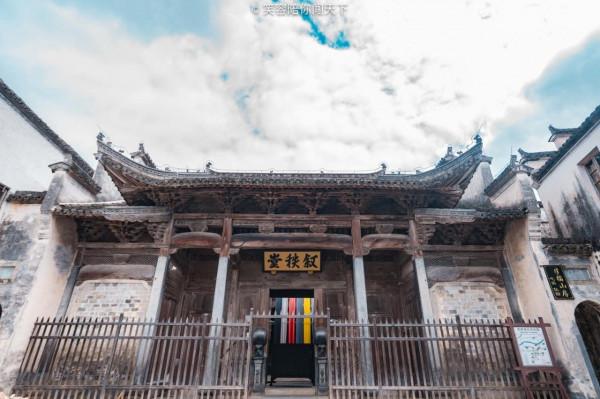 安徽未商業化的古村落,遇見一隻有靈性的狗,帶著我們轉村子 安徽未商業化的古村落,遇見一隻有靈性的狗,帶著我們轉村子