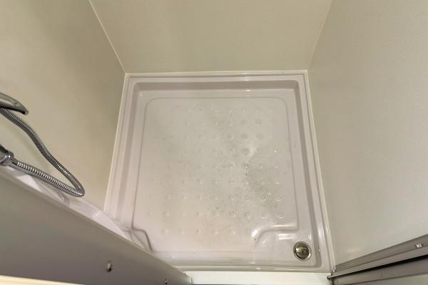 五星級拖掛房車！雙軸獨立懸掛＋乾溼分離衛生間，科斯大黑牛拖掛