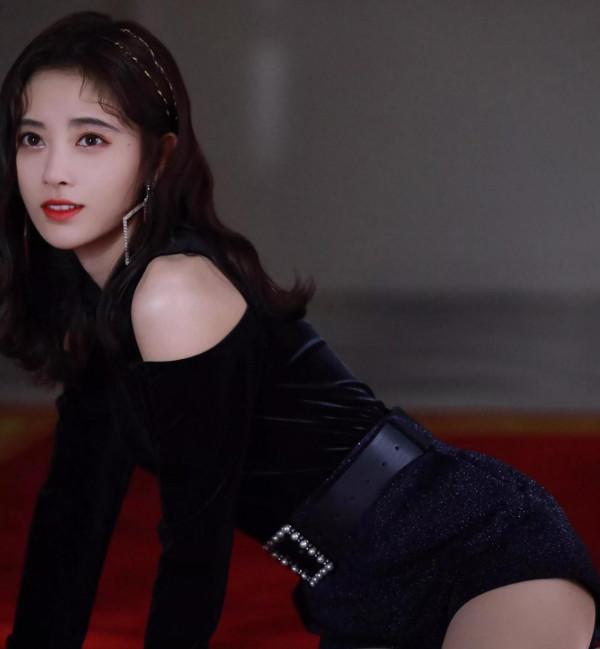 鞠婧禕美照一冊，欣賞