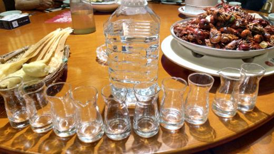 酒廠退休的老師傅，從不喝茅臺，平時只喝3種酒，不愧是行家