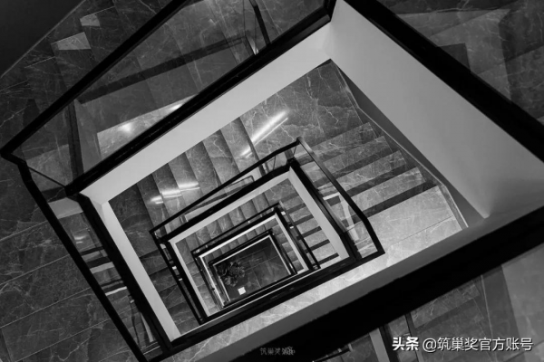 我就想把家設計成純黑色怎麼了？設計師：沒問題，安排