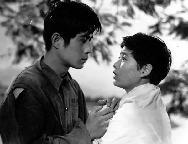 1985年53張照片：唐國強朱時茂是小鮮肉，羅京24歲劉曉慶張瑜很美