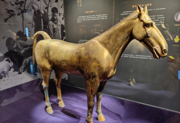 老人在田裡發現“金馬”,專家:漢武帝的御用坐騎,國家一級文物 老人在田裡發現“金馬”,專家:漢武帝的御用坐騎,國家一級文物