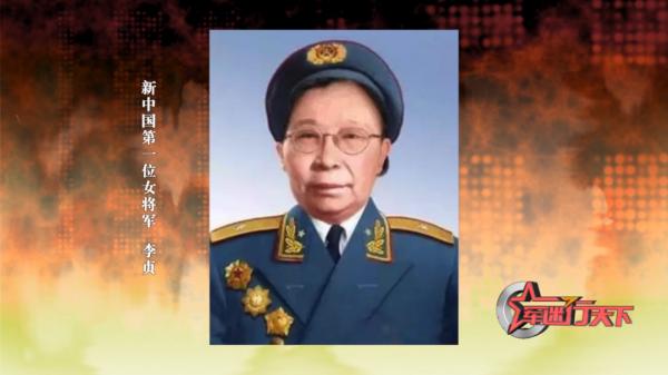 軍迷體驗不同時期女軍服,你更喜歡哪一套? 軍迷體驗不同時期女軍服,你更喜歡哪一套?