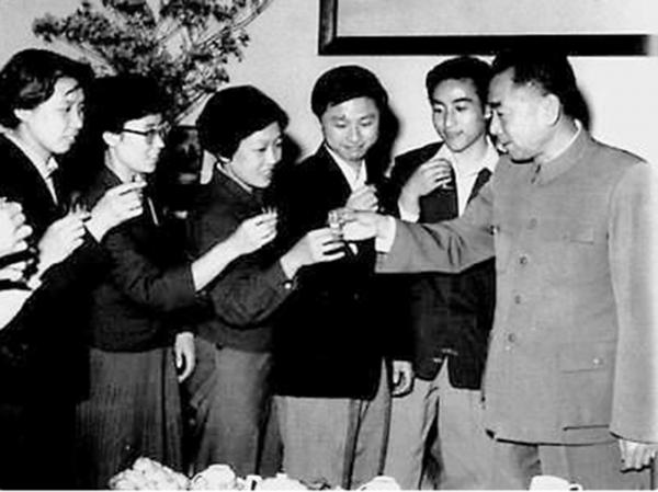 邱鍾惠:1963年退役轉幕後,轉行第二年獲頭婚,年近花甲創業 邱鍾惠:1963年退役轉幕後,轉行第二年獲頭婚,年近花甲創業