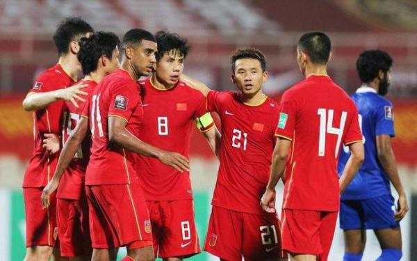 還記得當年恆大亞冠奪冠那場比賽嗎突然換掉了原先的球衣贊助廣告