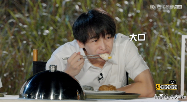 《五哈2》好生猛！鄧超被“逼”吃鯡魚罐頭，鹿晗崩潰找網友算賬