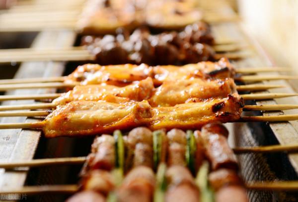 露天燒烤展現別樣的午餐風情