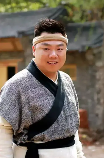 著名演員姜超娶胖妻:結婚時連洗衣機都沒有,蝸居生活也幸福 著名演員姜超娶胖妻:結婚時連洗衣機都沒有,蝸居生活也幸福