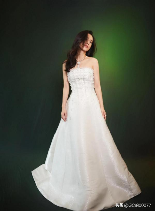 明星圖片黃聖依