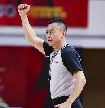 汪梅將違體強行改判普犯，79號裁判袁寧鵬，苦笑兼搖頭無奈執行