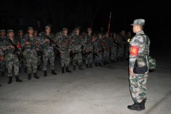 從這裡走向戰場!福建省軍區新兵連組織戰備行動演練 從這裡走向戰場!福建省軍區新兵連組織戰備行動演練
